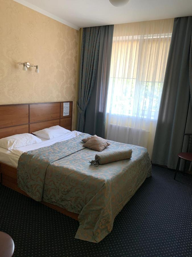 Hotel Dobrodiy Vinnytsia Bagian luar foto