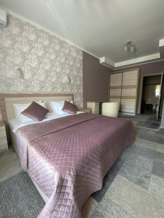 Hotel Dobrodiy Vinnytsia Bagian luar foto