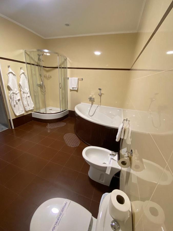 Hotel Dobrodiy Vinnytsia Bagian luar foto