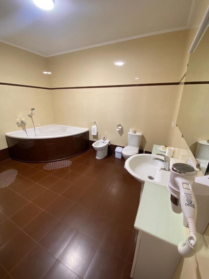 Hotel Dobrodiy Vinnytsia Bagian luar foto