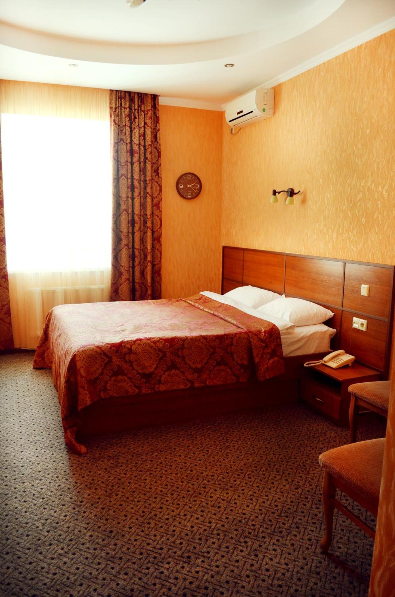 Hotel Dobrodiy Vinnytsia Bagian luar foto