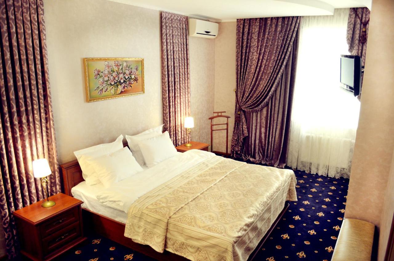 Hotel Dobrodiy Vinnytsia Bagian luar foto