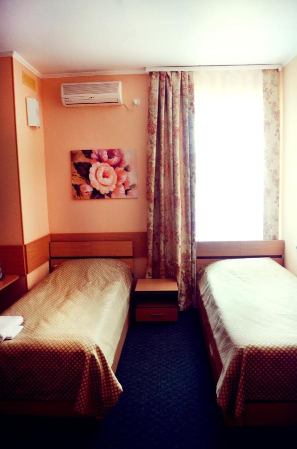 Hotel Dobrodiy Vinnytsia Bagian luar foto