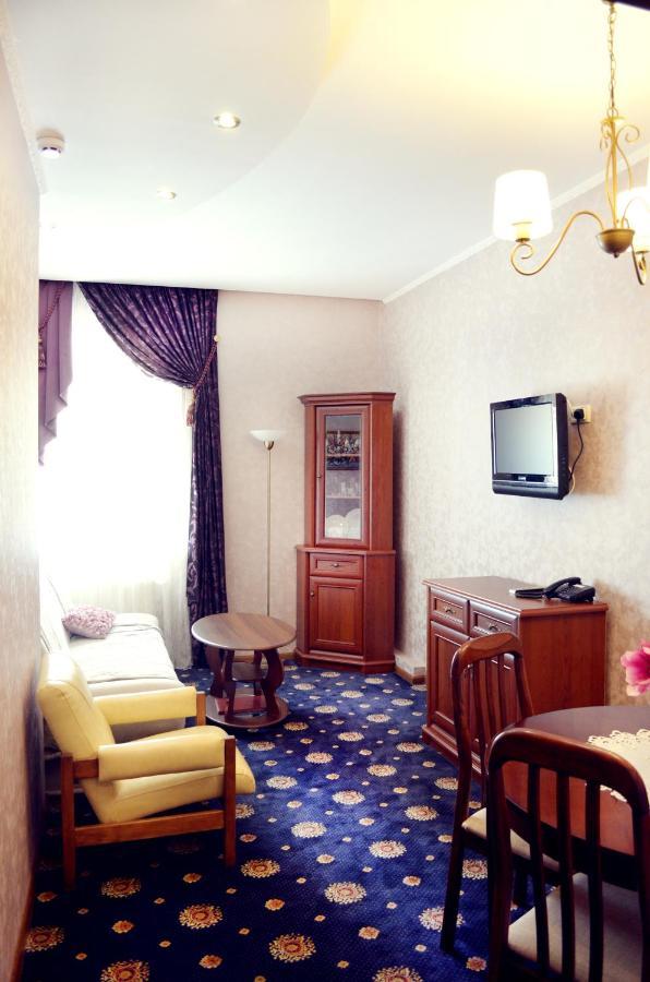 Hotel Dobrodiy Vinnytsia Bagian luar foto