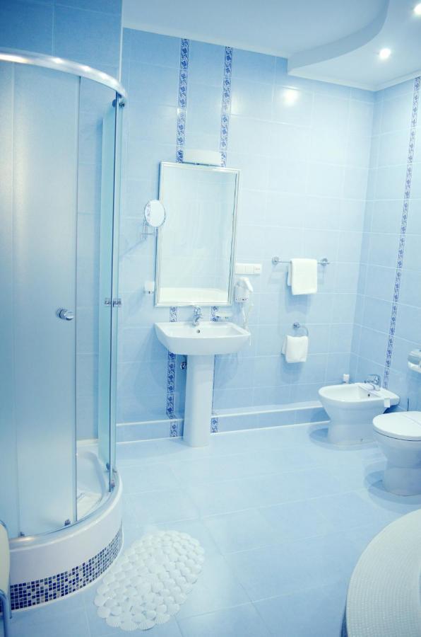 Hotel Dobrodiy Vinnytsia Bagian luar foto