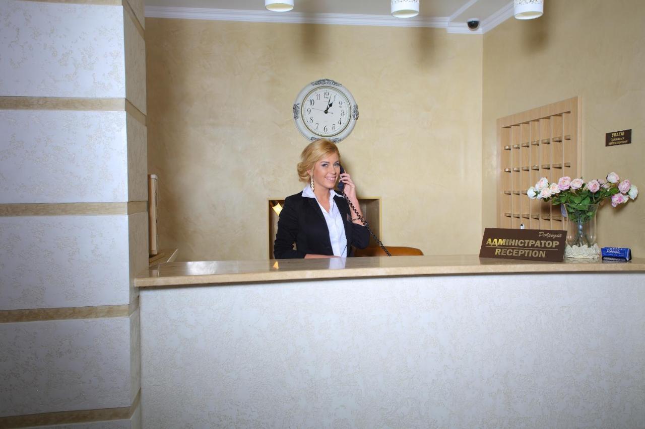 Hotel Dobrodiy Vinnytsia Bagian luar foto