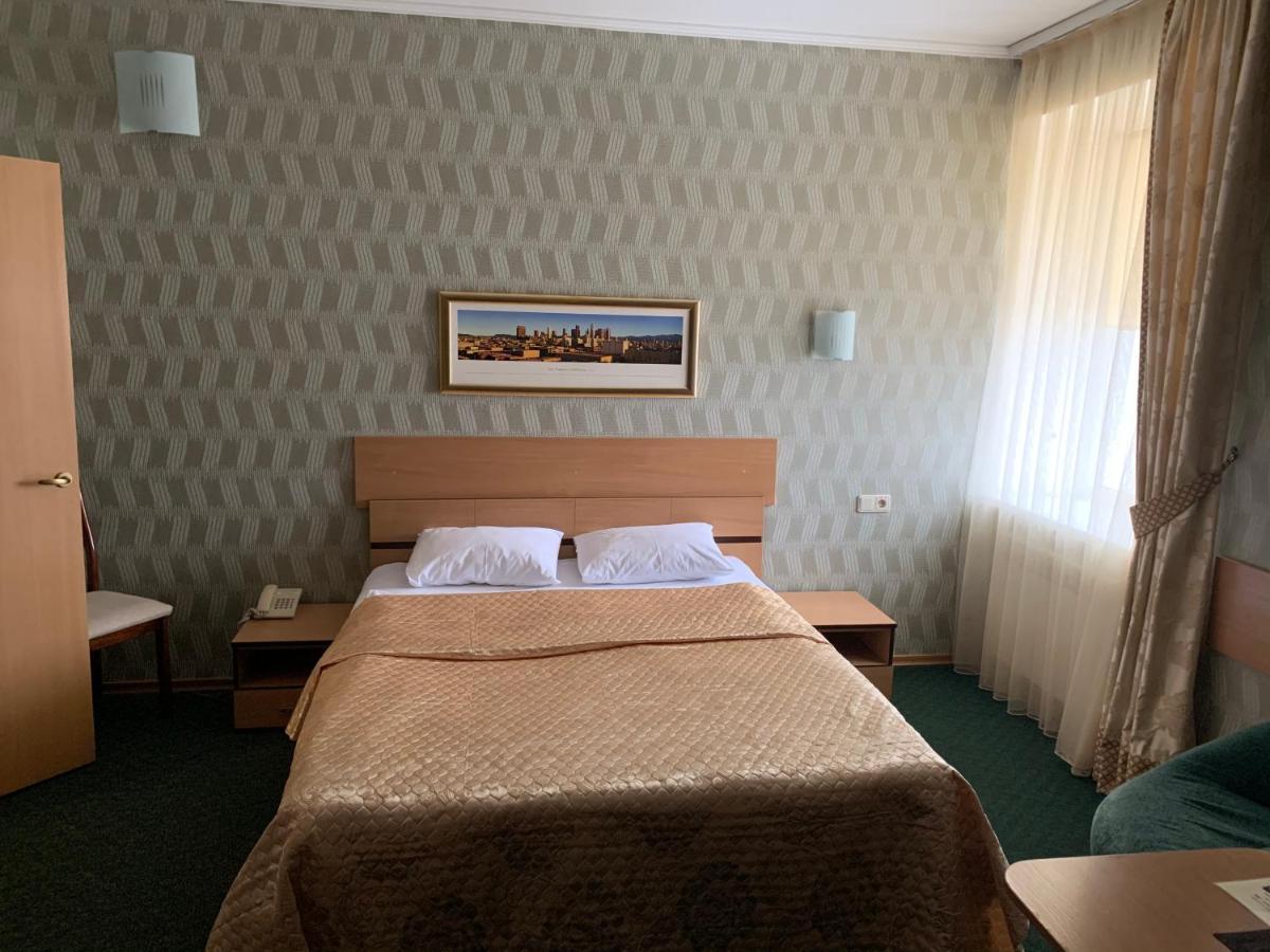 Hotel Dobrodiy Vinnytsia Bagian luar foto